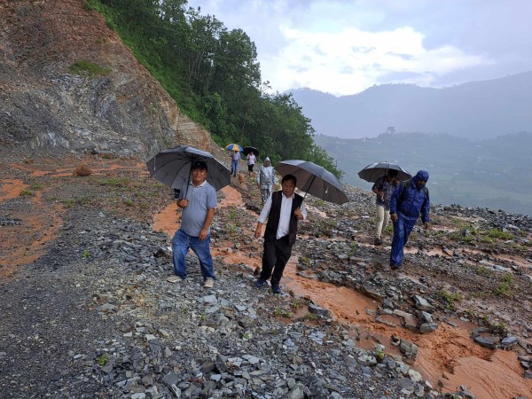 बंगलाचुलीका खानी प्रभावीत क्षेत्रका स्थानियलाई राहात हुनेगरी काम गर्न सिमेन्ट उद्योगलाई गाउँपालिका अध्यक्षको निर्देशन 