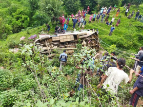 राेल्पामा बस दुर्घटना : ज्यान गुमाउनेकाे सङ्ख्या ४ पुग्याे